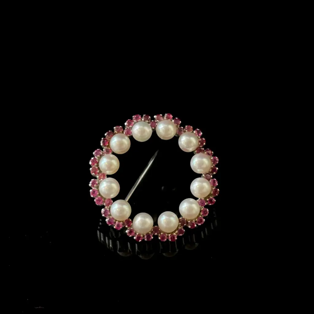 Broche perles & rubis