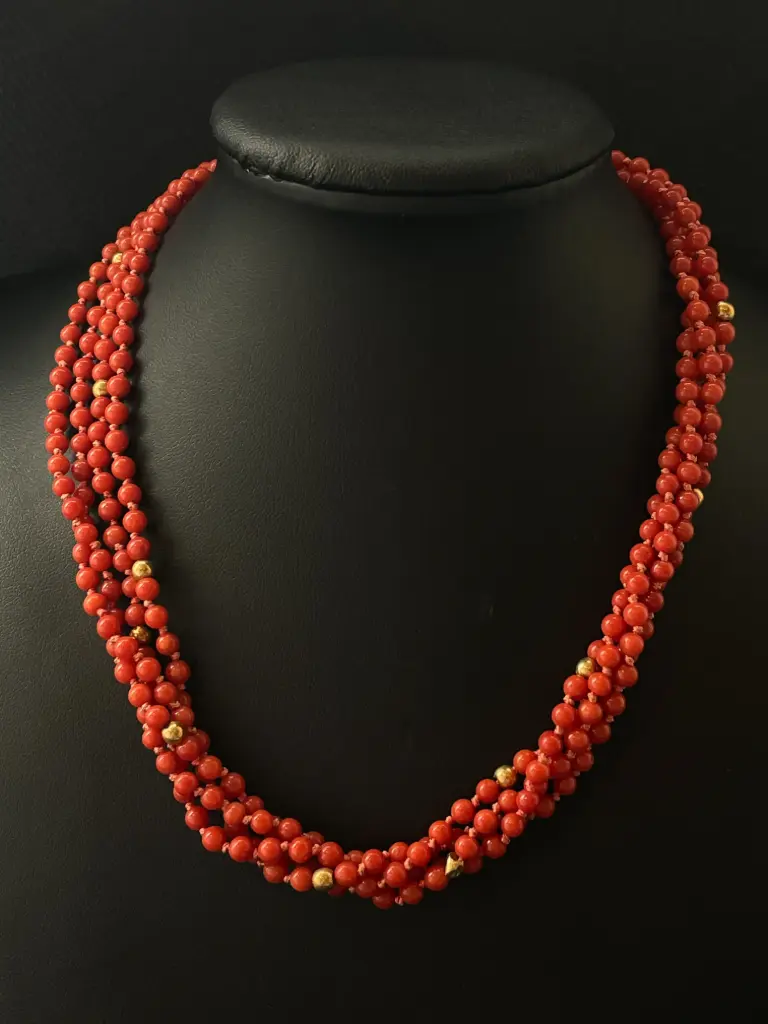 Collier corail trois rangs