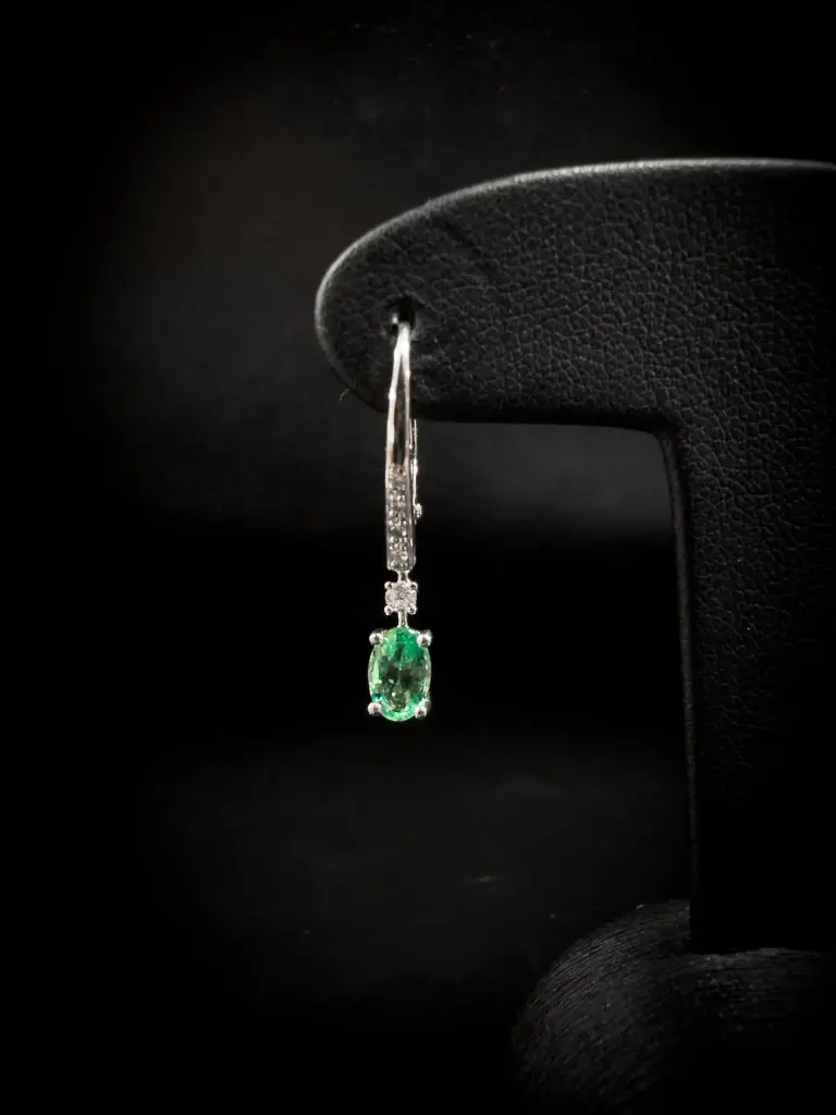 Boucles d'oreilles émeraudes et diamants