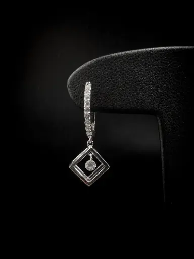 [BDS33GW] Boucles d'oreilles diamants percés